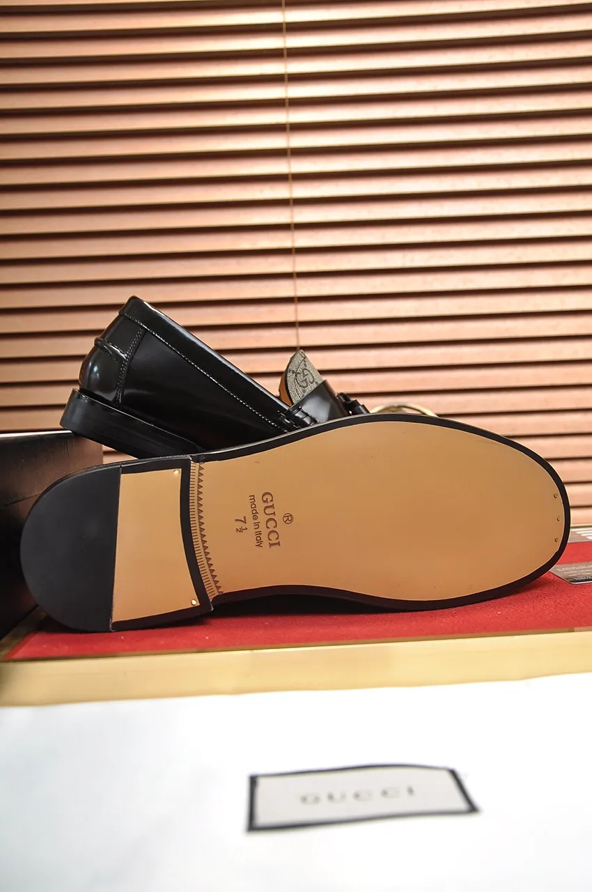 Men's shoes💰560💶Italy's top luxury men's shoe giant (GUCCI) (Gucci) (full cowhide lining) new arrival🍃Original European style🔰 Pleasant to the eye😍In order to make the shoes more durable and non-deformable🌀The production continues to follow traditional methods but there is still no lack of innovation💪Choose original sheepskin for the leather♻️ Smooth and natural And extra bright ⭐Made of imported cowhide, the first choice of rich people 38-45 (45 customized)